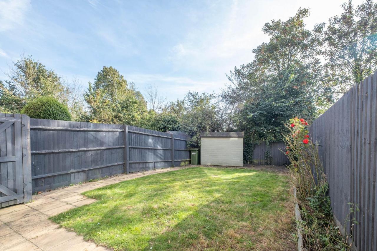 Foxherne 5Bdr 3Ba Serviced House With Parking - Slough By 360Stays Exterior photo
