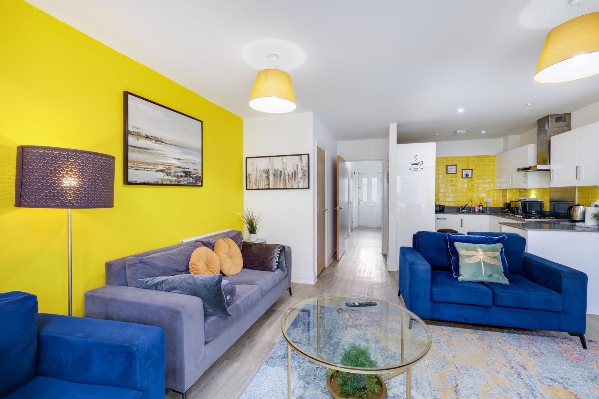 Foxherne 5Bdr 3Ba Serviced House With Parking - Slough By 360Stays Exterior photo